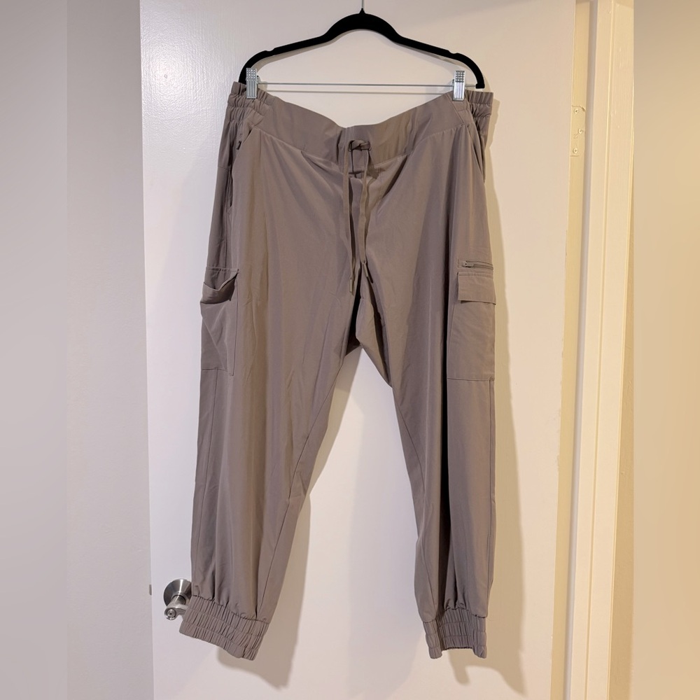 All in Motion women’s joggers in Tan/greige Cargo pocket Pants size 1x